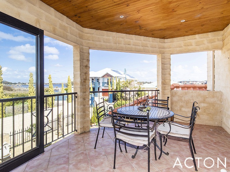 39 Rialto Place, Halls Head WA 6210