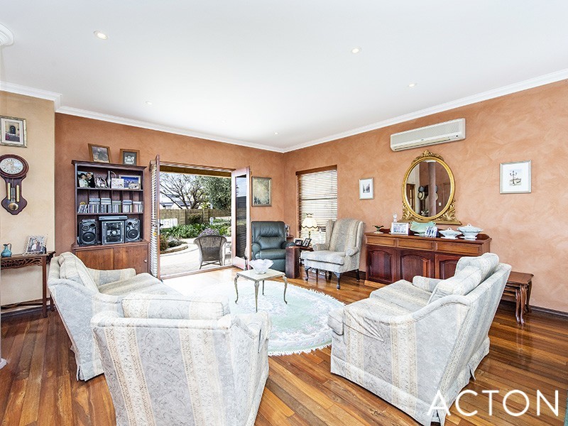 39 Rialto Place, Halls Head WA 6210