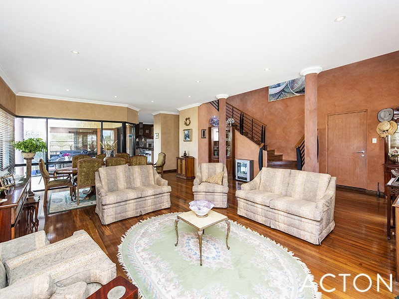 39 Rialto Place, Halls Head WA 6210