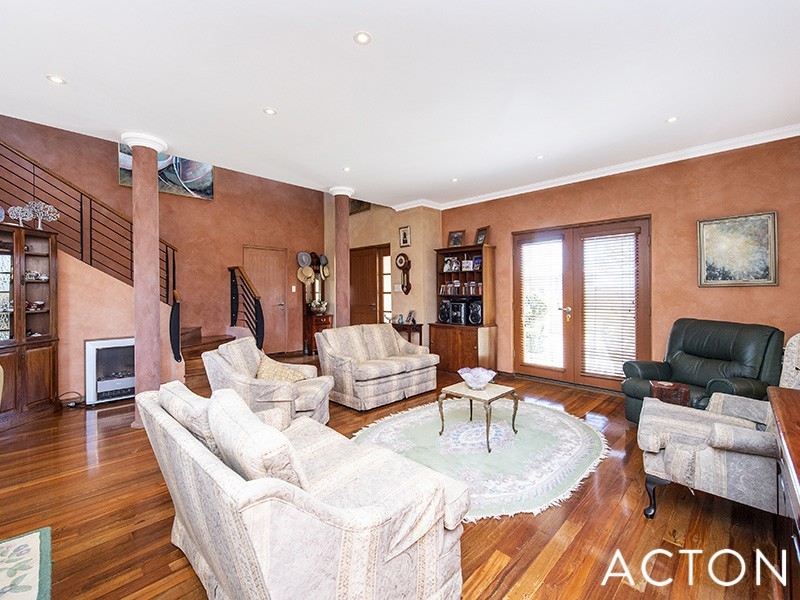 39 Rialto Place, Halls Head WA 6210