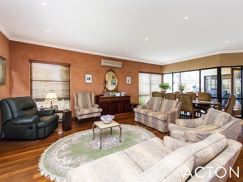 39 Rialto Place, Halls Head WA 6210