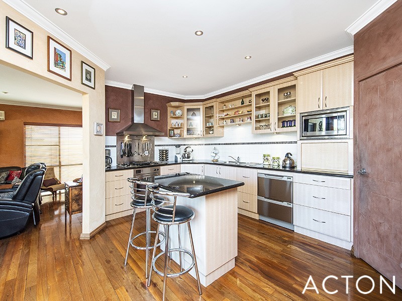 39 Rialto Place, Halls Head WA 6210