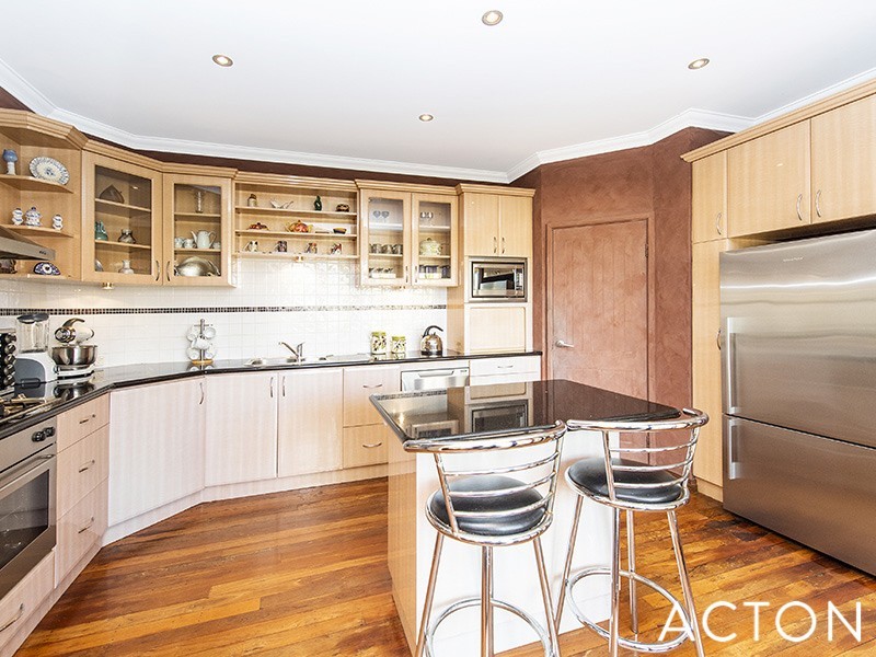 39 Rialto Place, Halls Head WA 6210