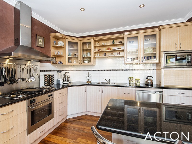 39 Rialto Place, Halls Head WA 6210