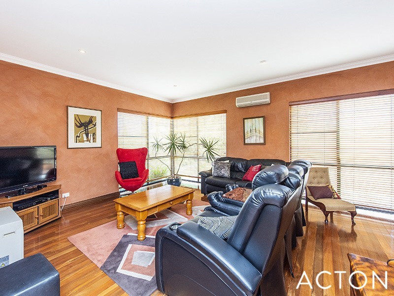39 Rialto Place, Halls Head WA 6210