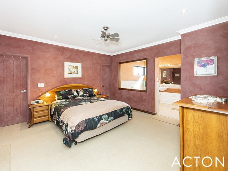 39 Rialto Place, Halls Head WA 6210