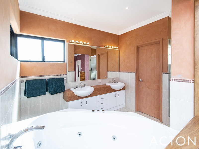 39 Rialto Place, Halls Head WA 6210