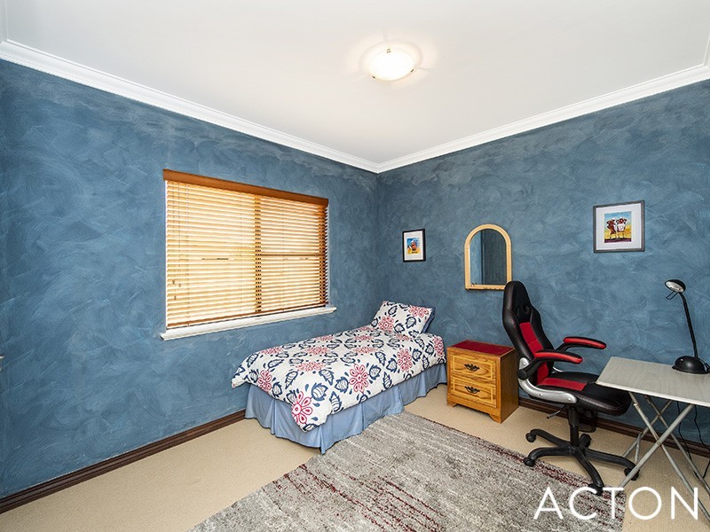 39 Rialto Place, Halls Head WA 6210
