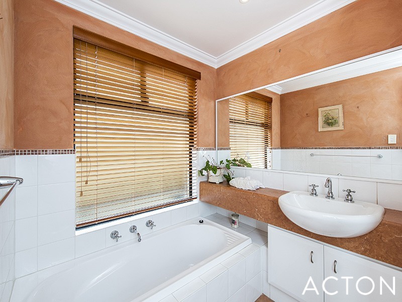 39 Rialto Place, Halls Head WA 6210