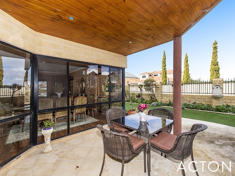 39 Rialto Place, Halls Head WA 6210