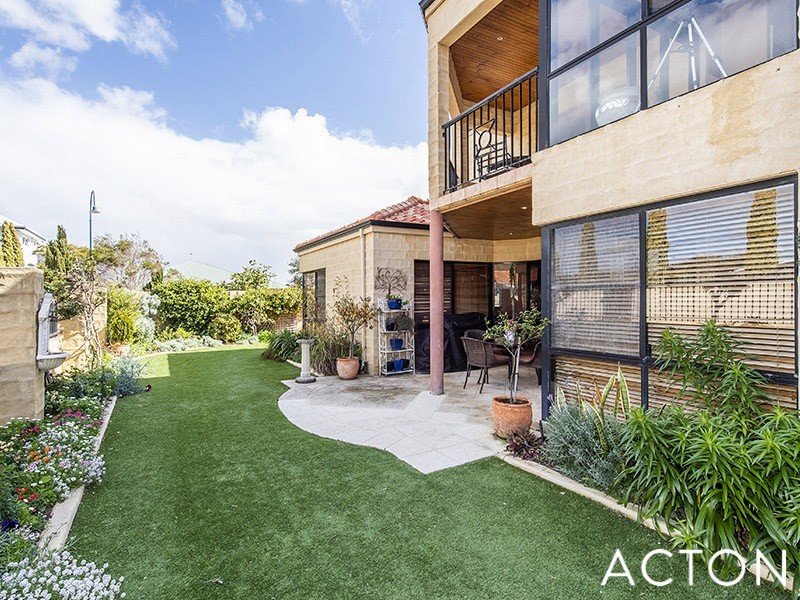 39 Rialto Place, Halls Head WA 6210