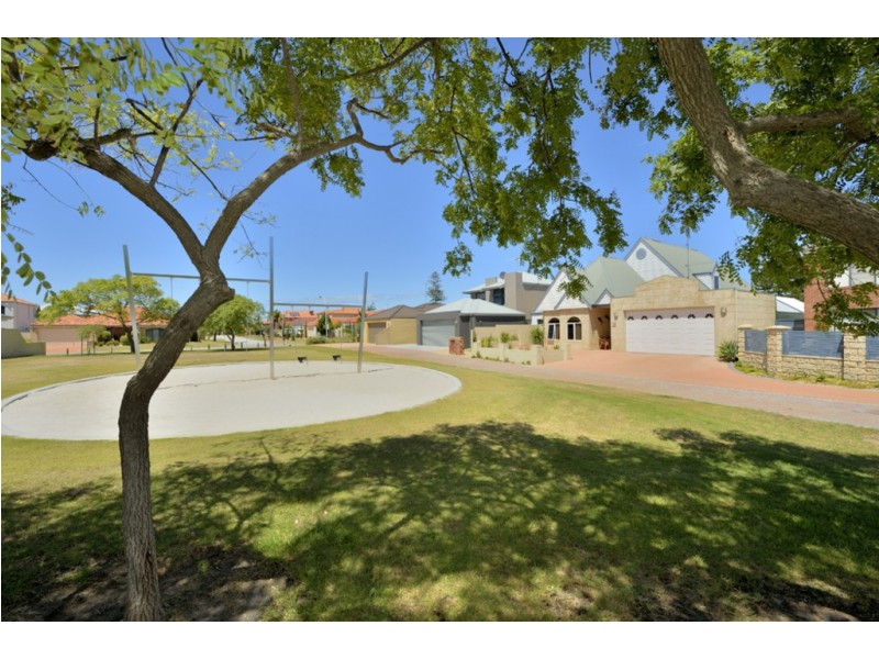 32 San Marco Quays, Halls Head WA 6210