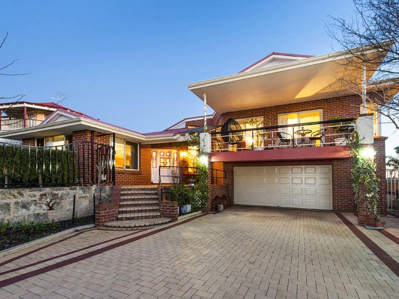 6 Carabeen Place, Halls Head WA 6210