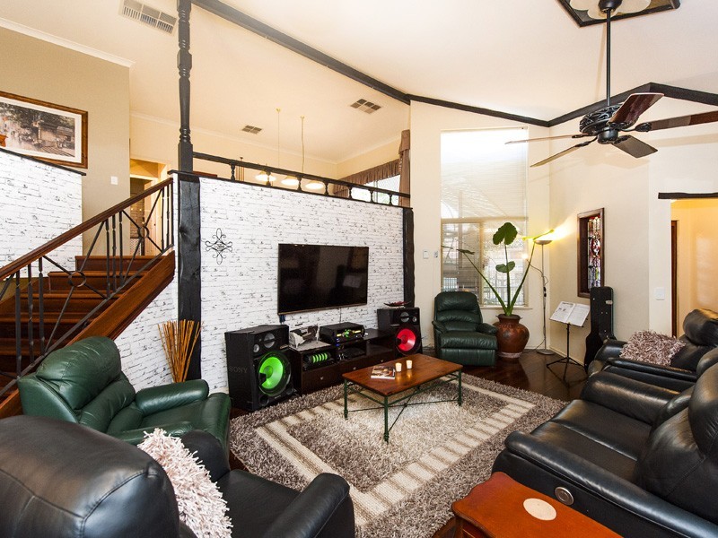 6 Carabeen Place, Halls Head WA 6210