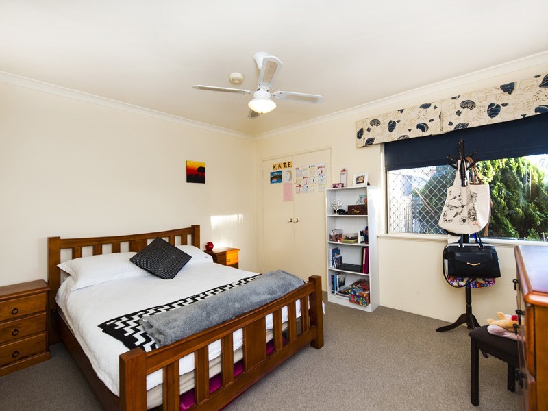 6 Carabeen Place, Halls Head WA 6210