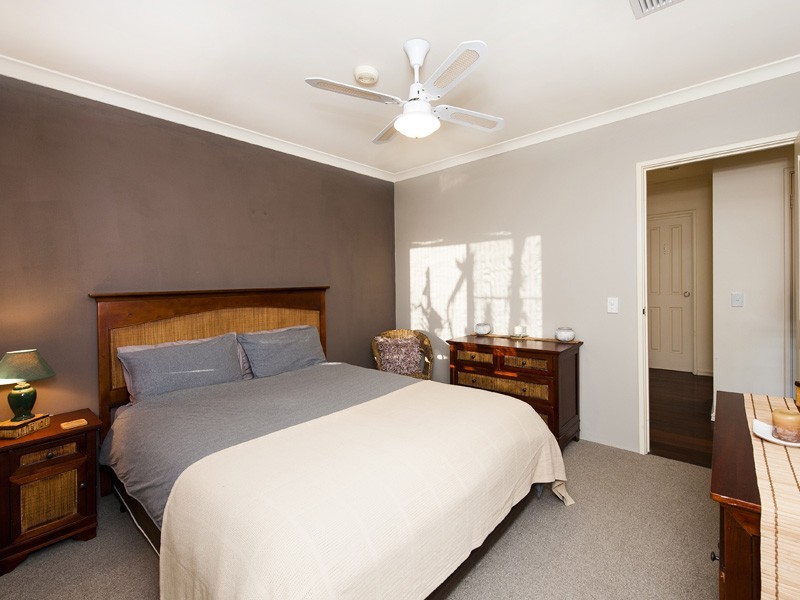 6 Carabeen Place, Halls Head WA 6210