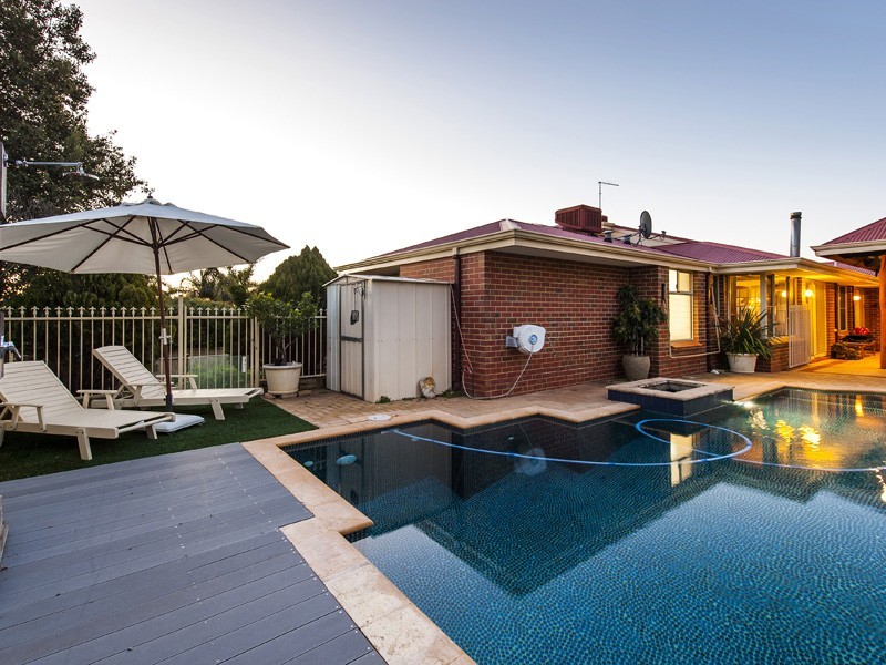 6 Carabeen Place, Halls Head WA 6210