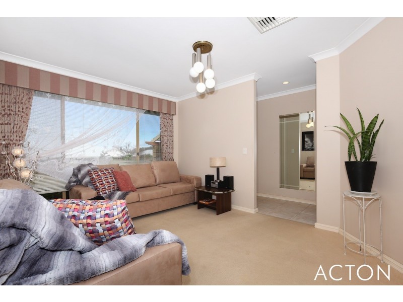 1/12 Kestrel Close, Halls Head WA 6210