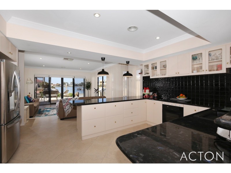 14 San Marco Quays, Halls Head WA 6210