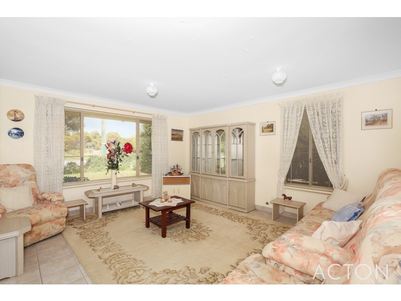 4 Tranby Street, Madora Bay WA 6210