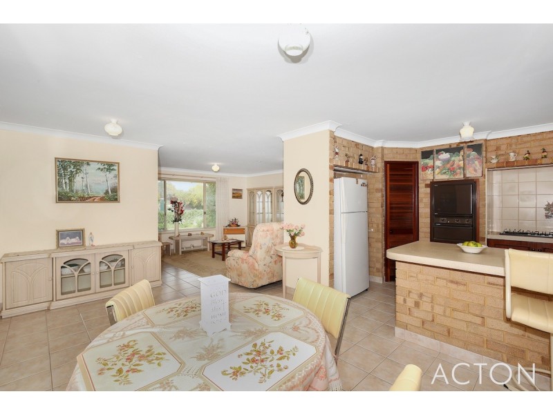 4 Tranby Street, Madora Bay WA 6210