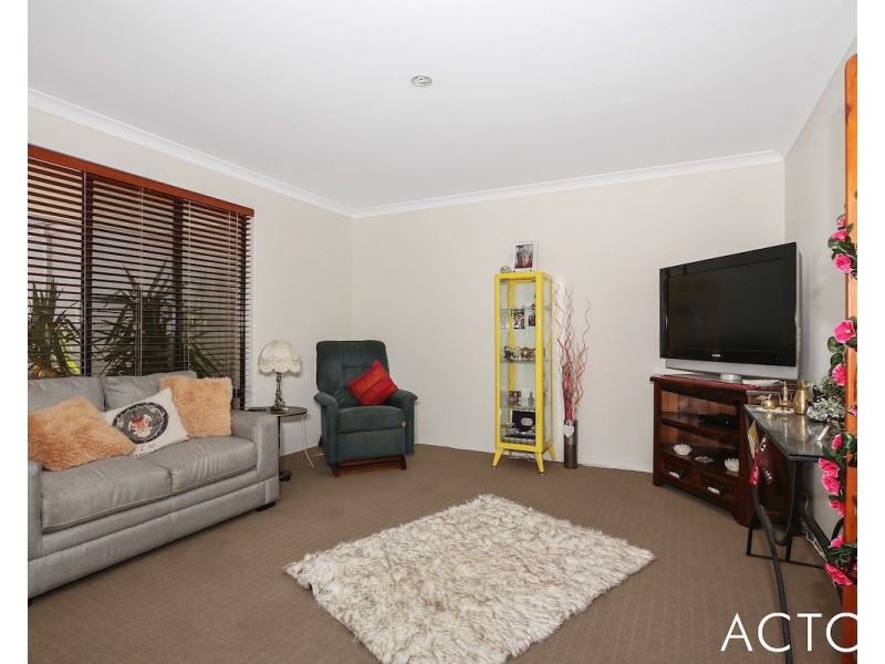 253 Peelwood Parade, Halls Head WA 6210