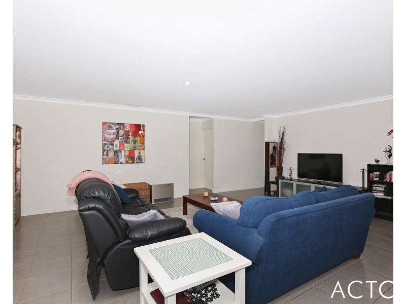 253 Peelwood Parade, Halls Head WA 6210