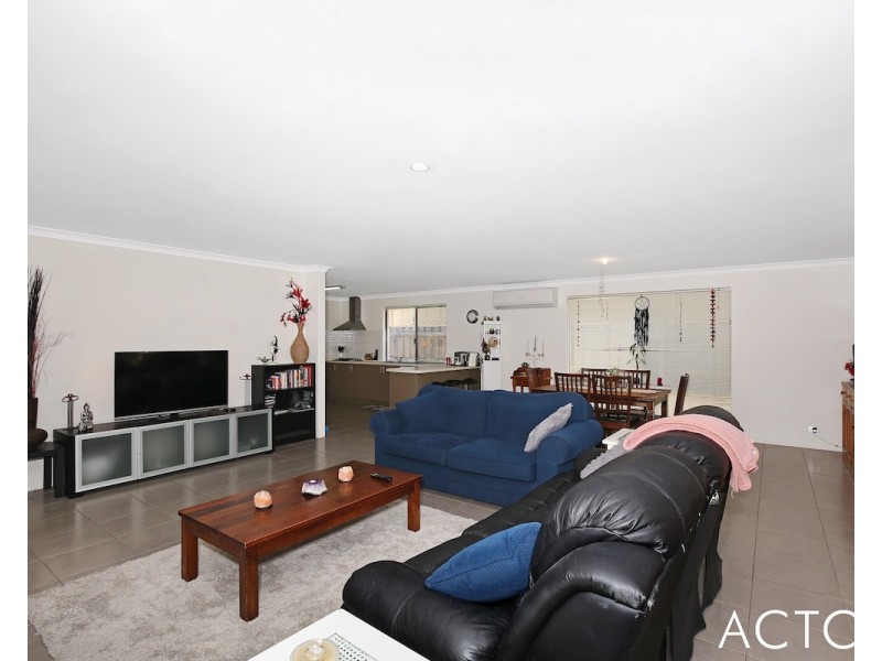 253 Peelwood Parade, Halls Head WA 6210