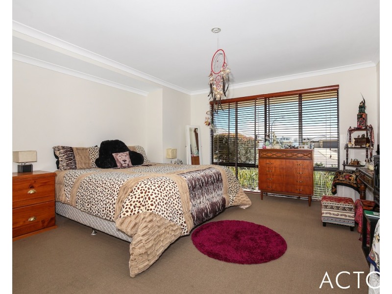 253 Peelwood Parade, Halls Head WA 6210