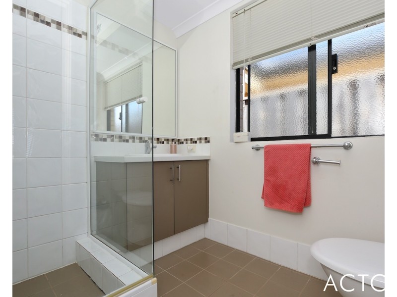 253 Peelwood Parade, Halls Head WA 6210