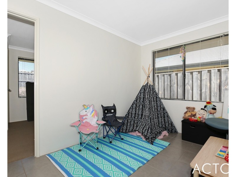 253 Peelwood Parade, Halls Head WA 6210