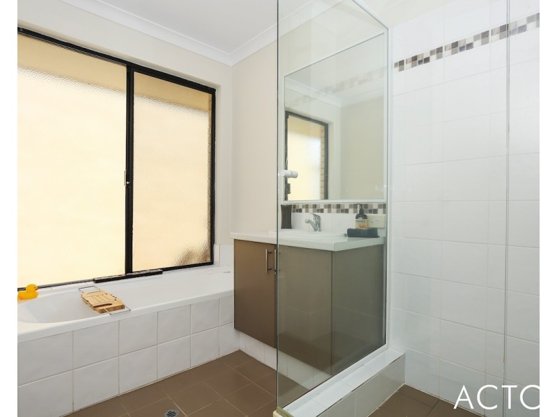 253 Peelwood Parade, Halls Head WA 6210