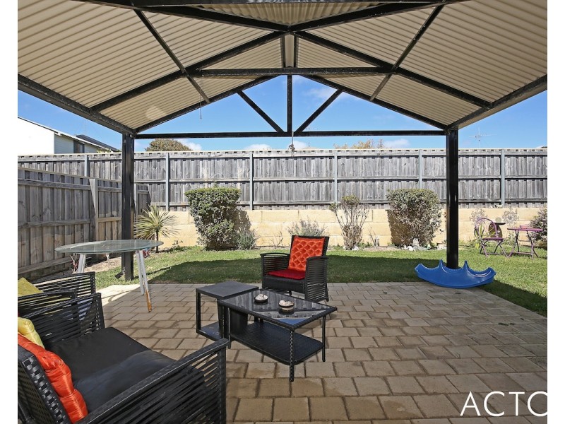 253 Peelwood Parade, Halls Head WA 6210