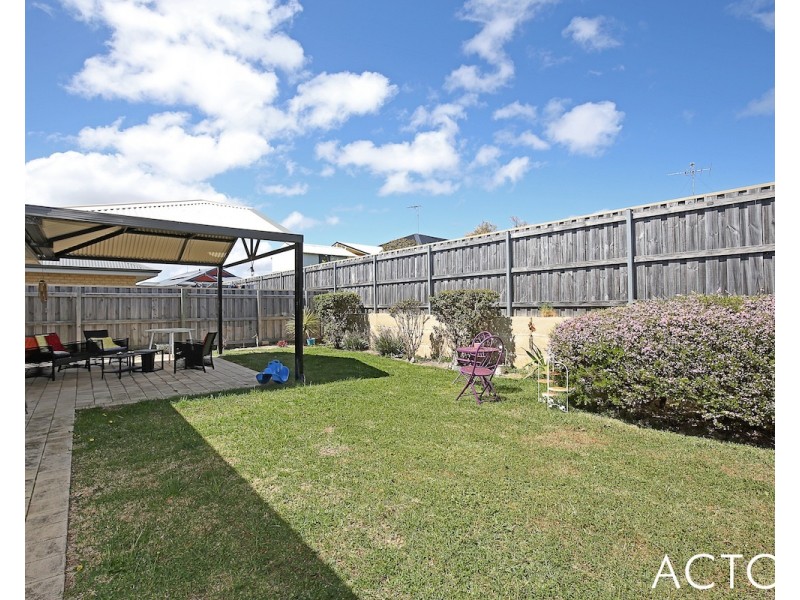 253 Peelwood Parade, Halls Head WA 6210