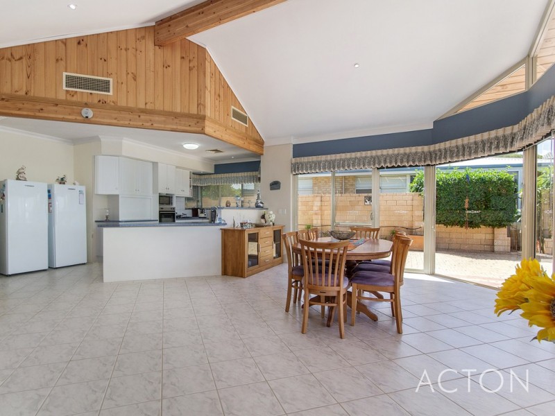 26 Sun Land Avenue, South Yunderup WA 6208