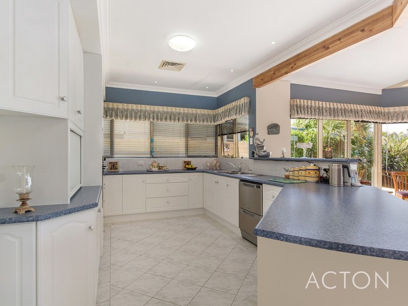 26 Sun Land Avenue, South Yunderup WA 6208