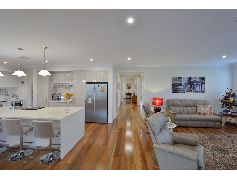 7 Azelia Approach, Madora Bay WA 6210