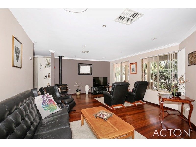 14 Victoria Circle, Greenfields WA 6210