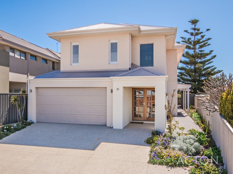 4 Coral Court, Halls Head WA 6210