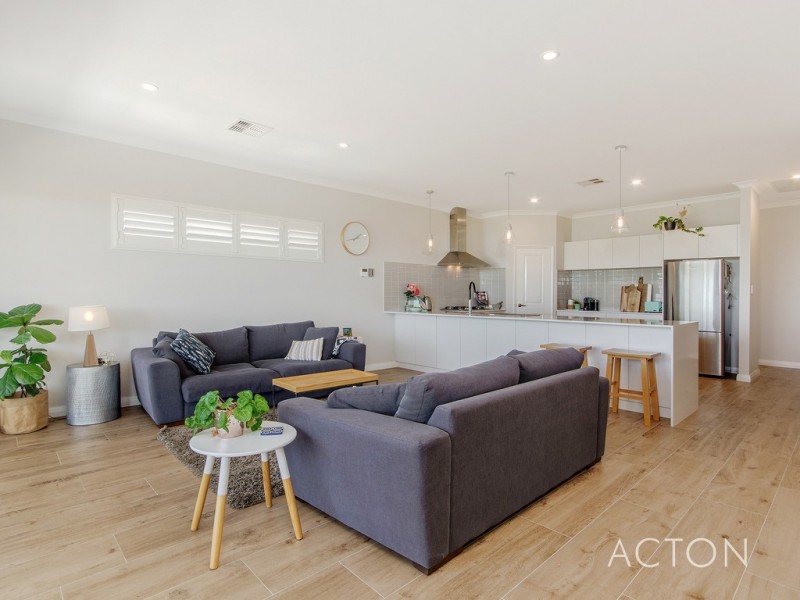 4 Coral Court, Halls Head WA 6210
