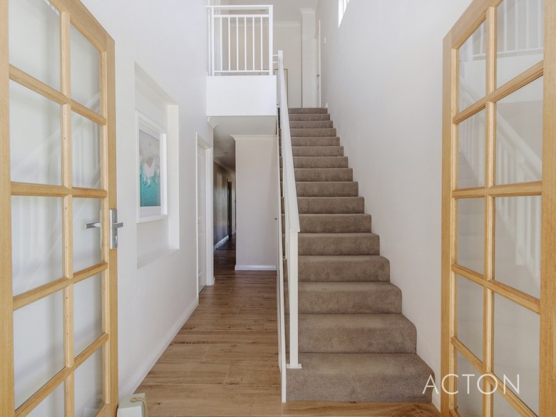 4 Coral Court, Halls Head WA 6210