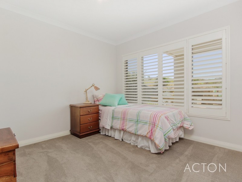 4 Coral Court, Halls Head WA 6210