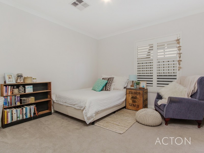 4 Coral Court, Halls Head WA 6210