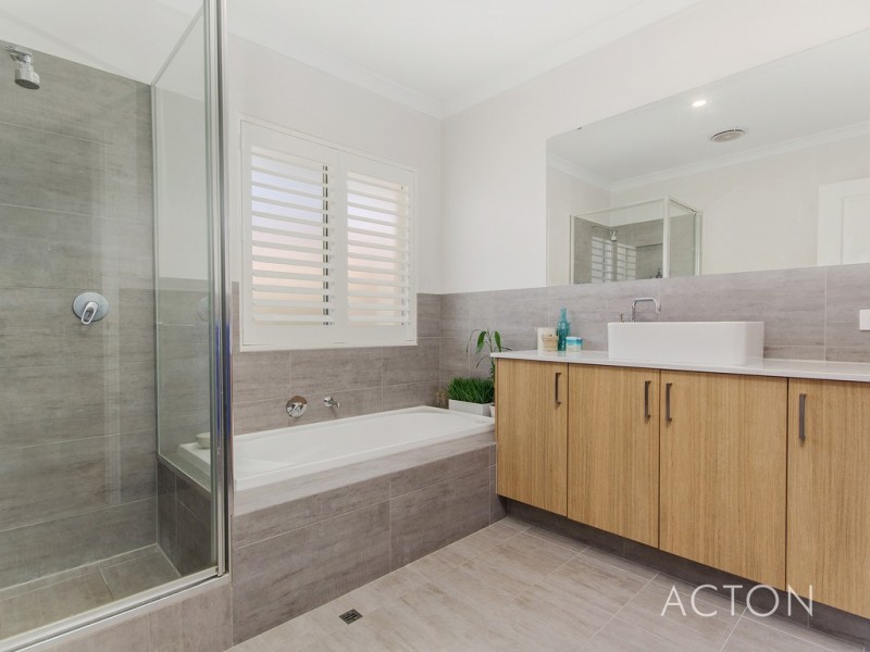 4 Coral Court, Halls Head WA 6210
