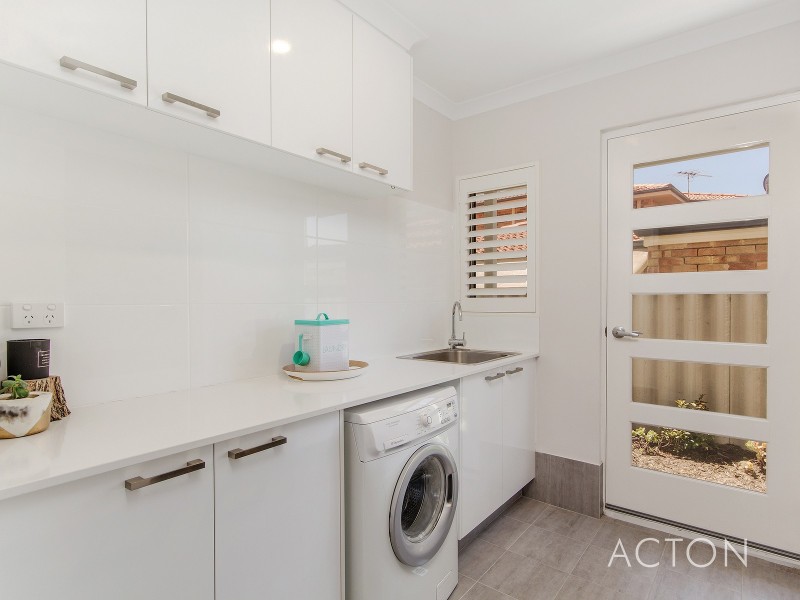 4 Coral Court, Halls Head WA 6210
