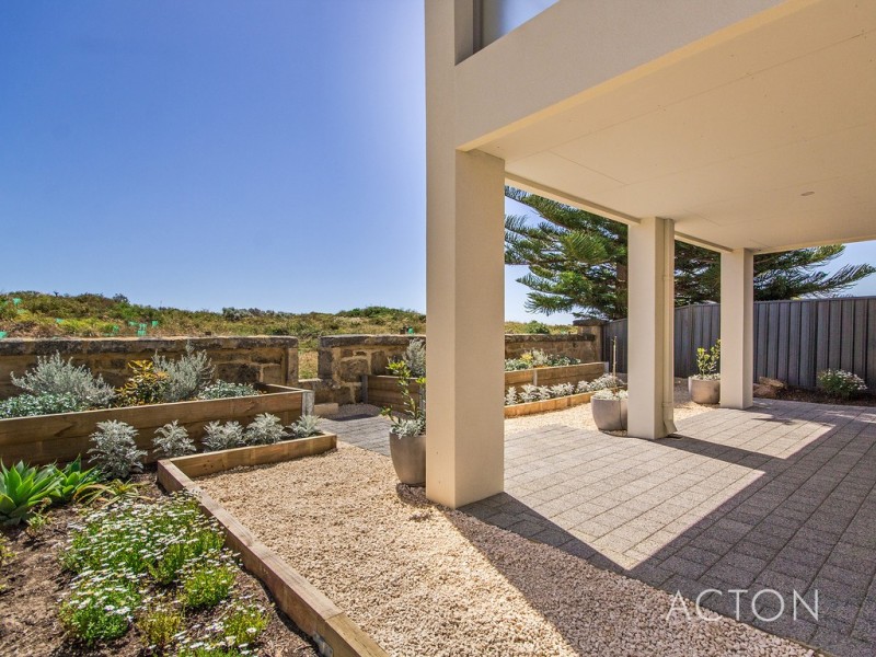 4 Coral Court, Halls Head WA 6210