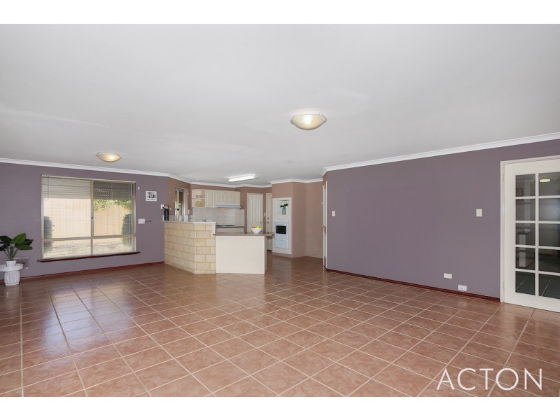 28 Paradise Circuit, Halls Head WA 6210
