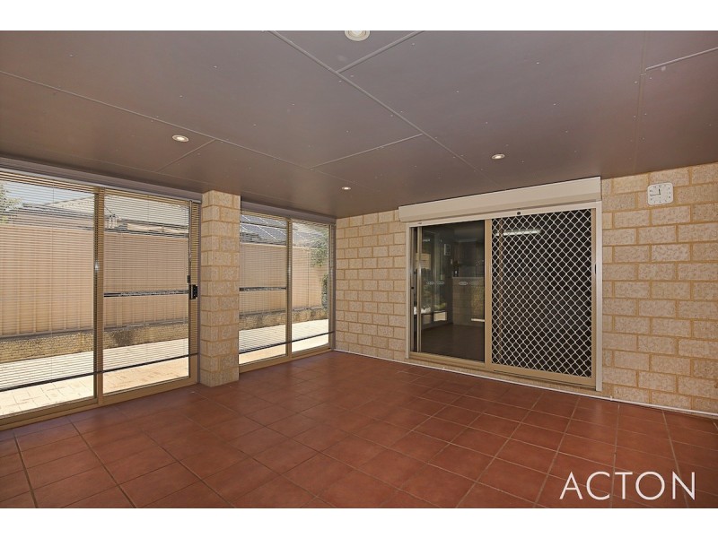 28 Paradise Circuit, Halls Head WA 6210