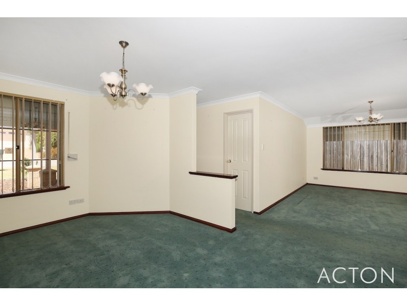 28 Paradise Circuit, Halls Head WA 6210