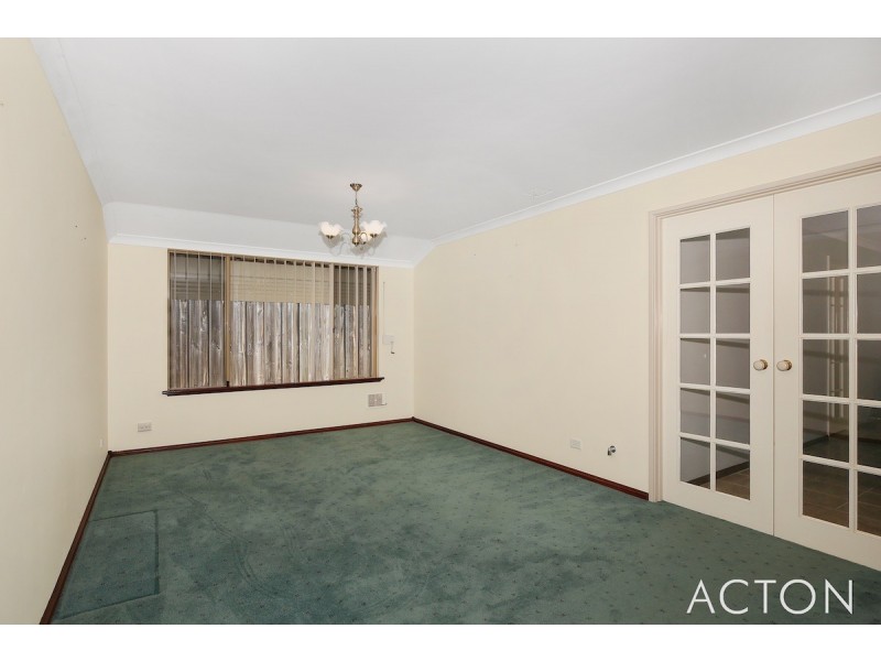 28 Paradise Circuit, Halls Head WA 6210